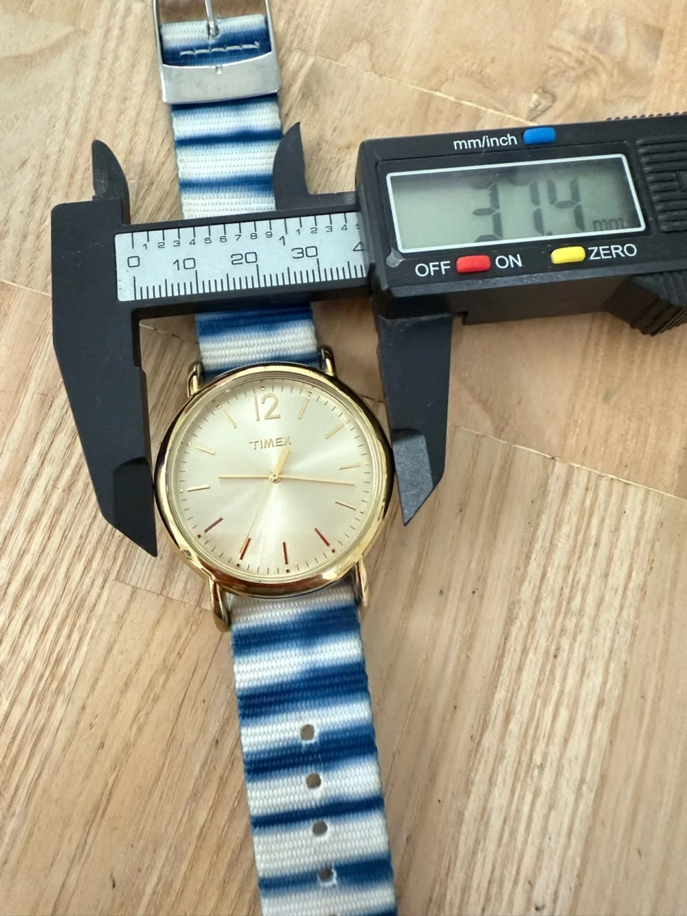 Timex gold tone blue and white nylon strap watch NEW BATTERY